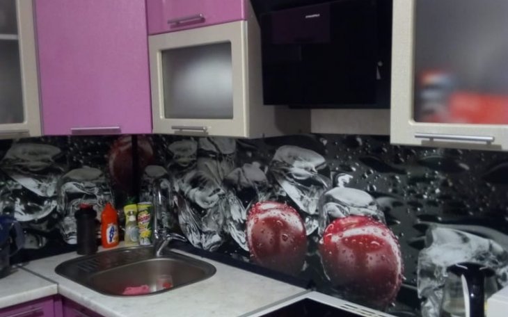 Фартук для кухни/интерьерная панель ABS Ледяная вишня на кухне